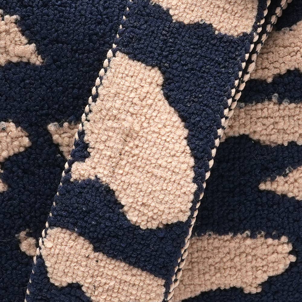 Maya navy camo crossbody bag – view 3